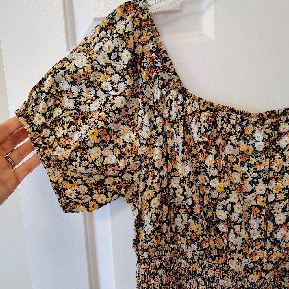 Adorable Floral sundress - Picture 4 of 8